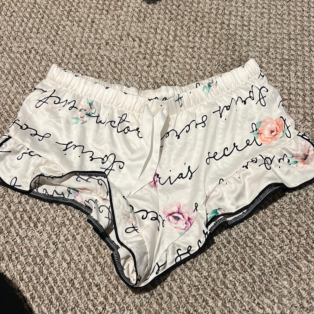 Victoria’s Secret pajama shorts L